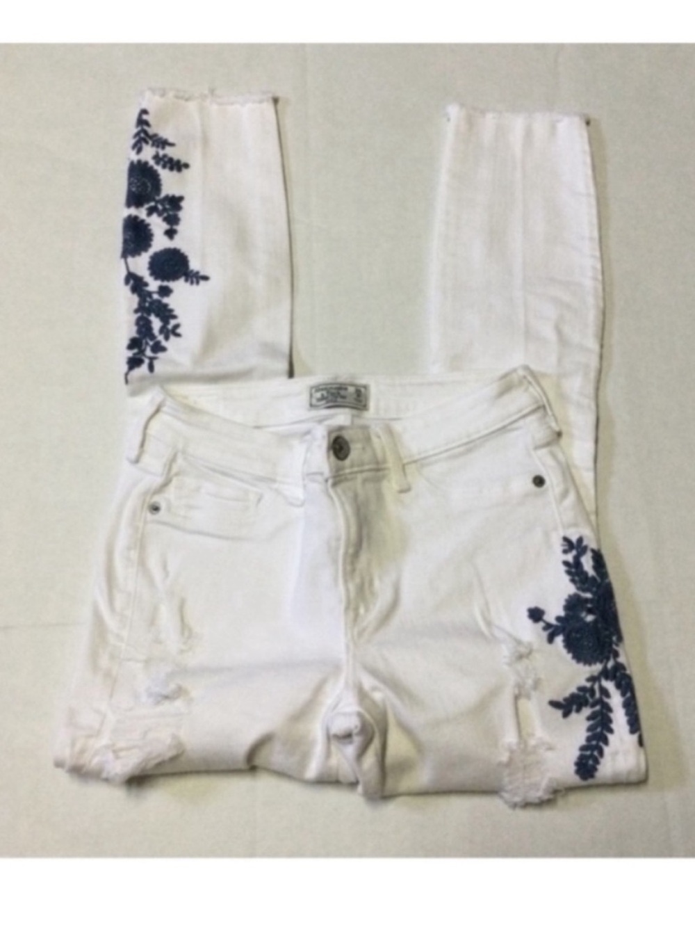 Abercrombie & Fitch
Embroidered Pants